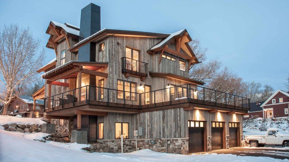 Баварский Шале камень и дерево