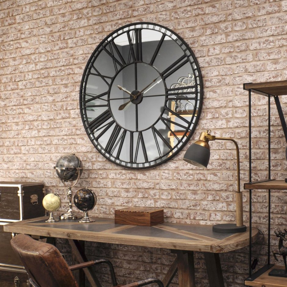 Часы в интерьере лофт