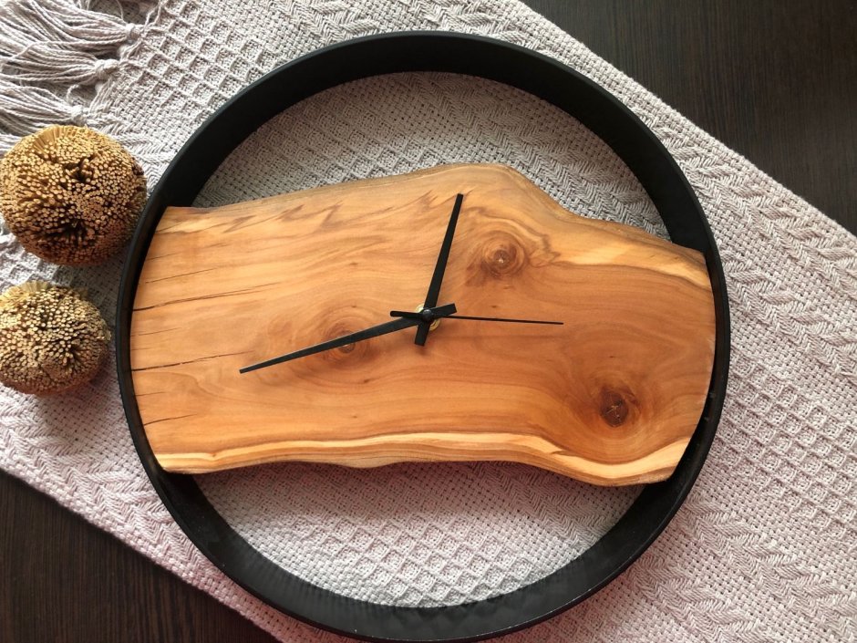 Часы в стиле лофт из дерева