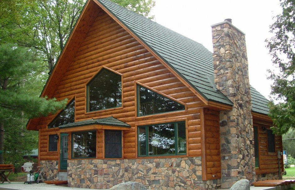 Деревянный дом отделанный камнем