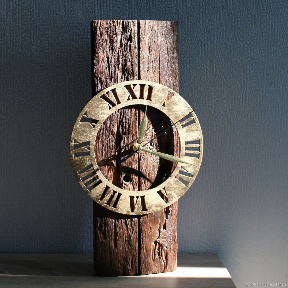 Оригинальные настенные часы из дерева