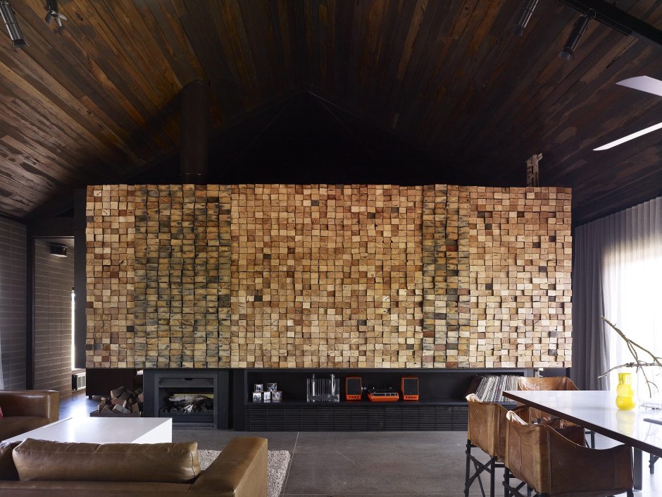 Деревянная черепица в интерьере