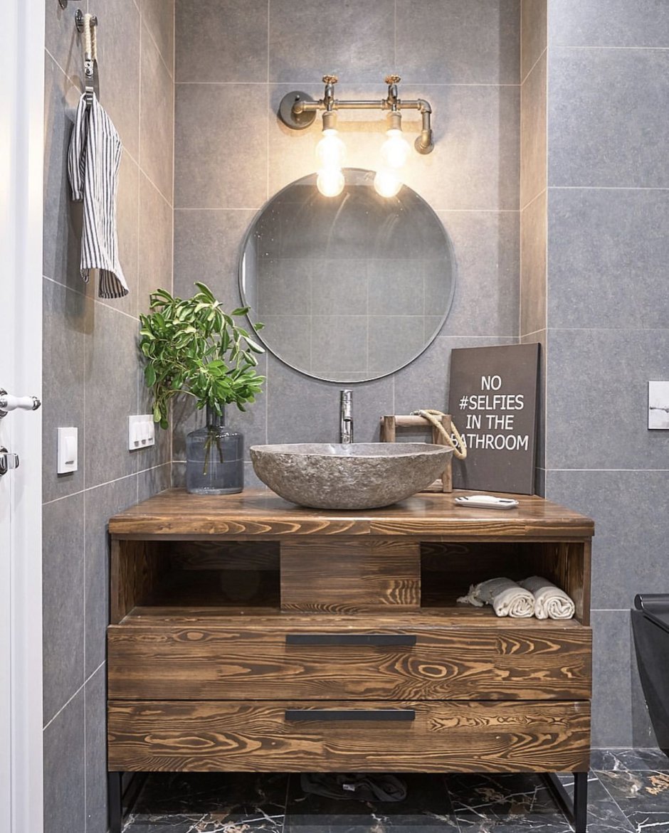 Деревянная тумба под раковину в ванную