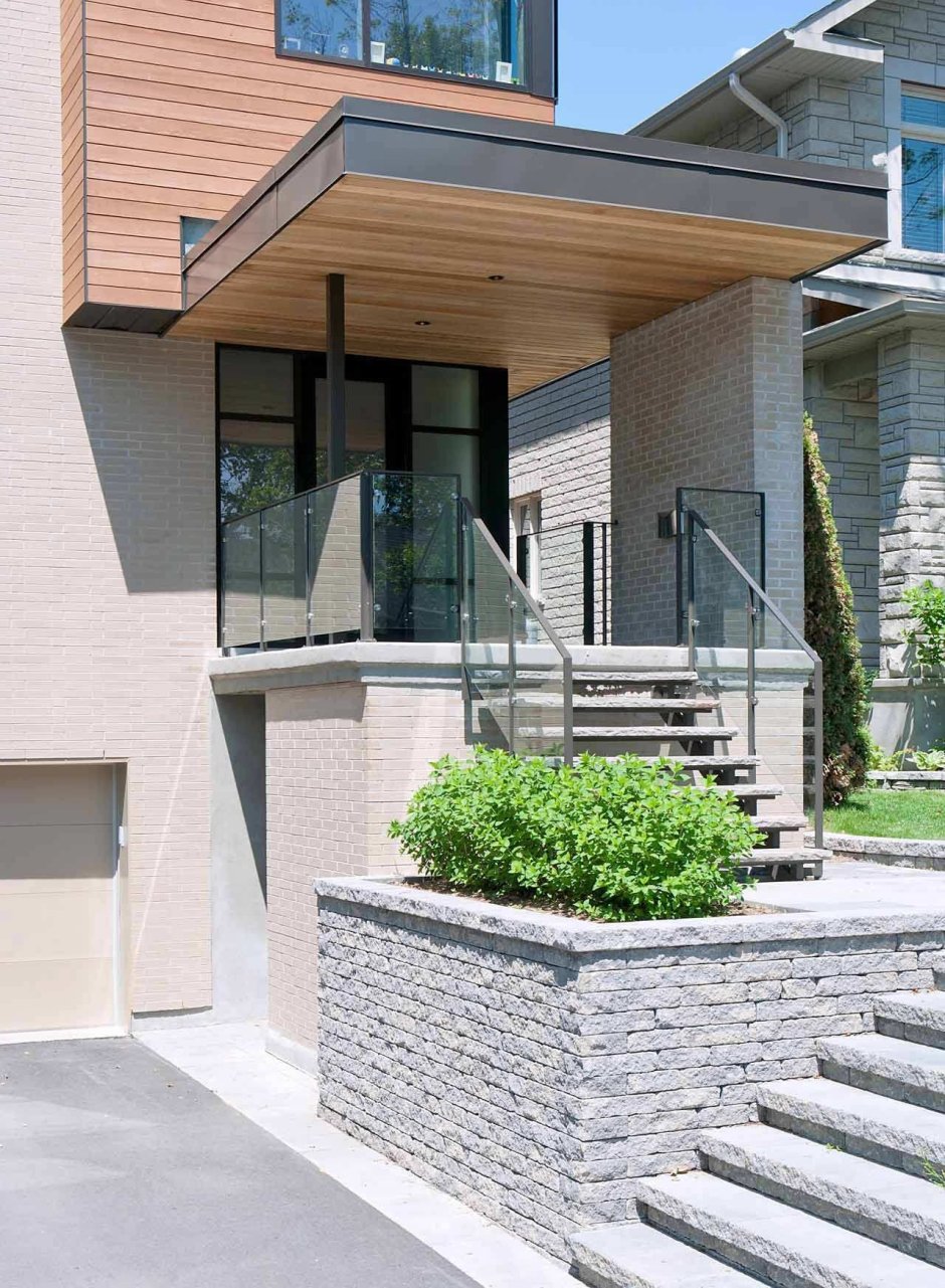 Крыльцо в частном доме