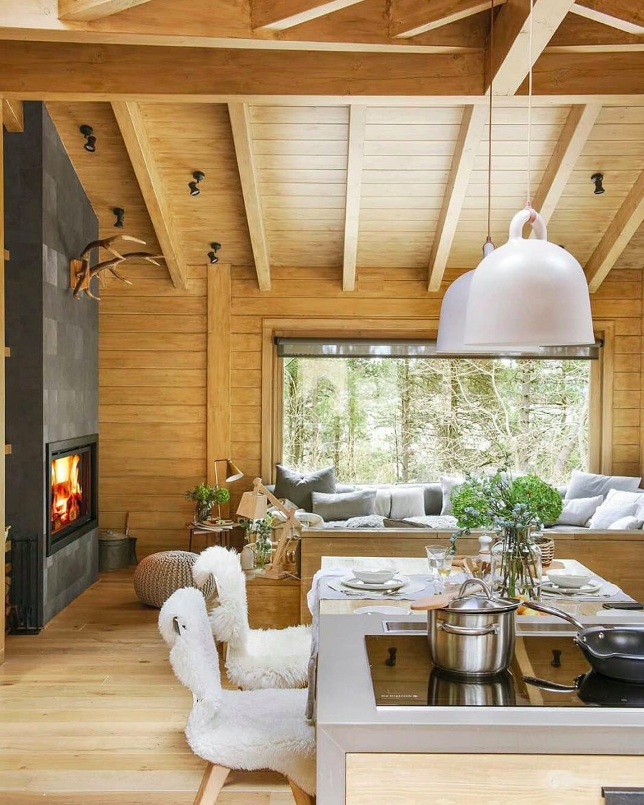 Деревенский стиль гостиной с камином