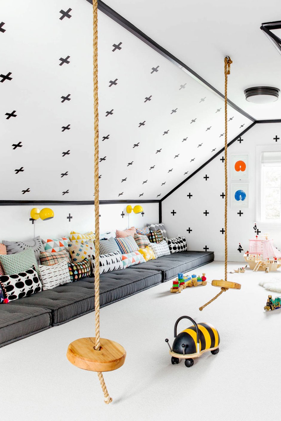 Игровая комната на чердаке