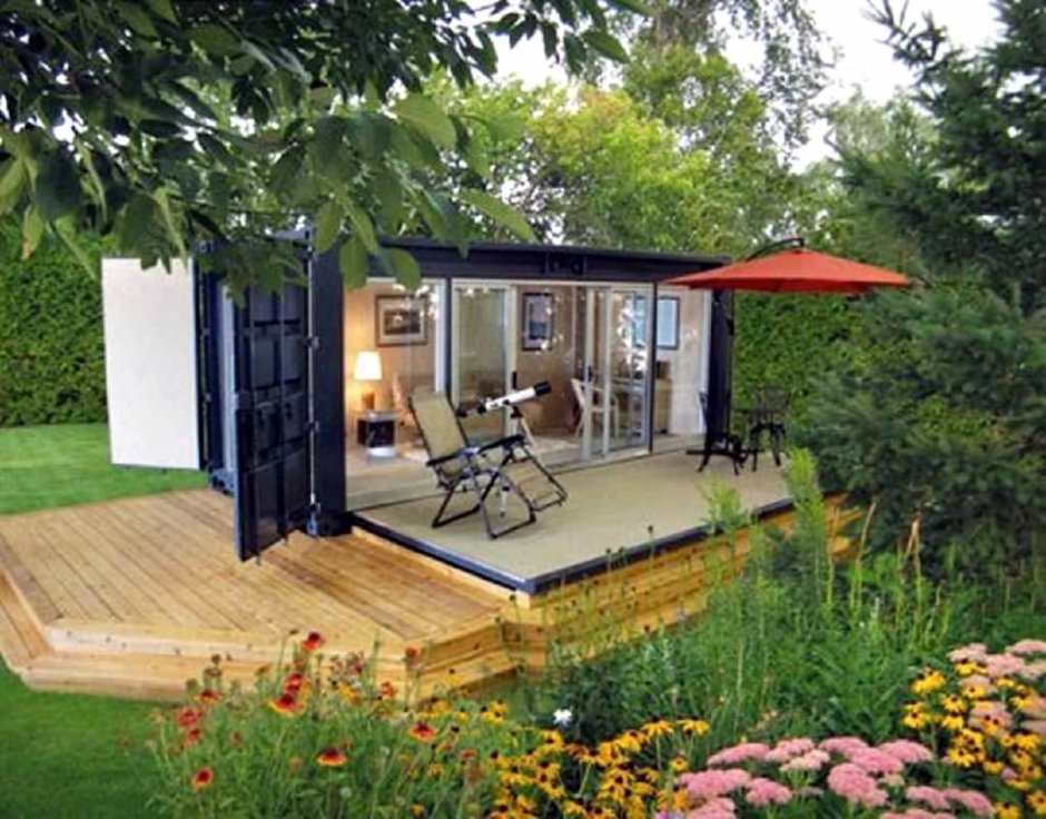 Детские домики в саду