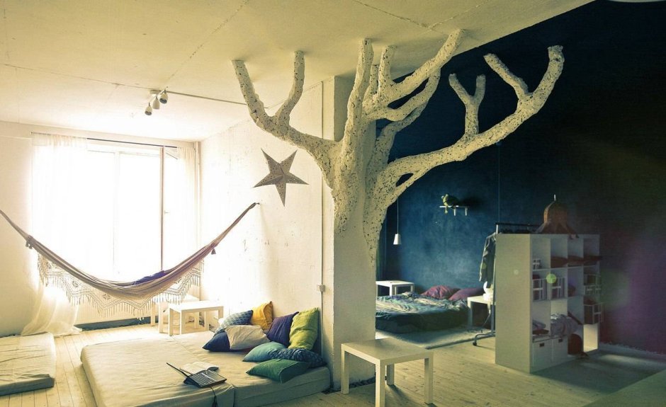 Ствол дерева в интерьере