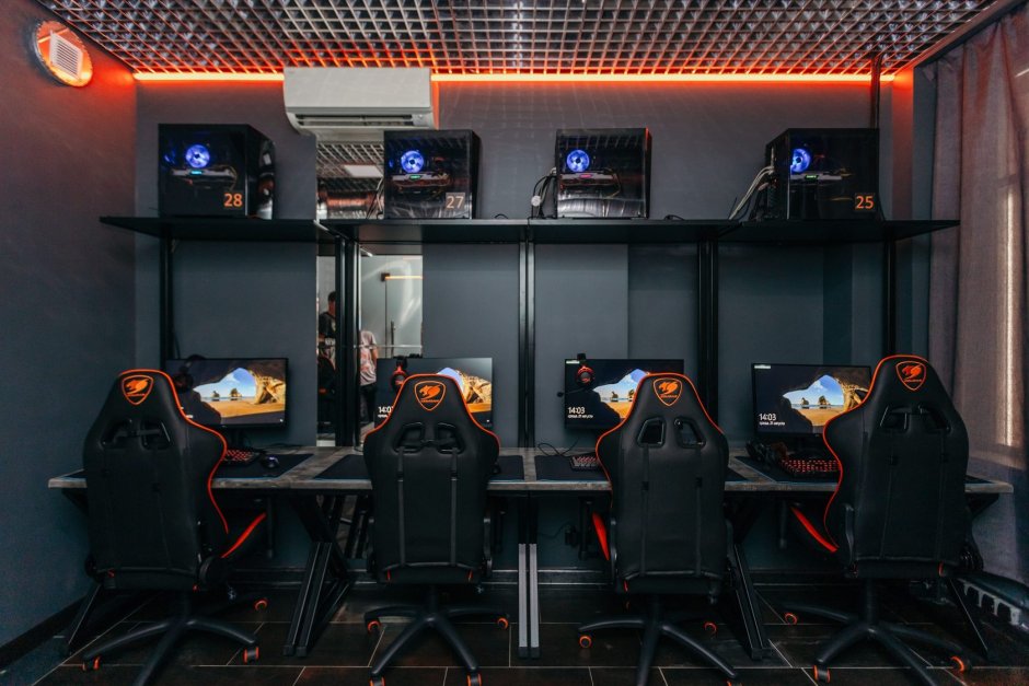 Дизайн компьютерного клуба