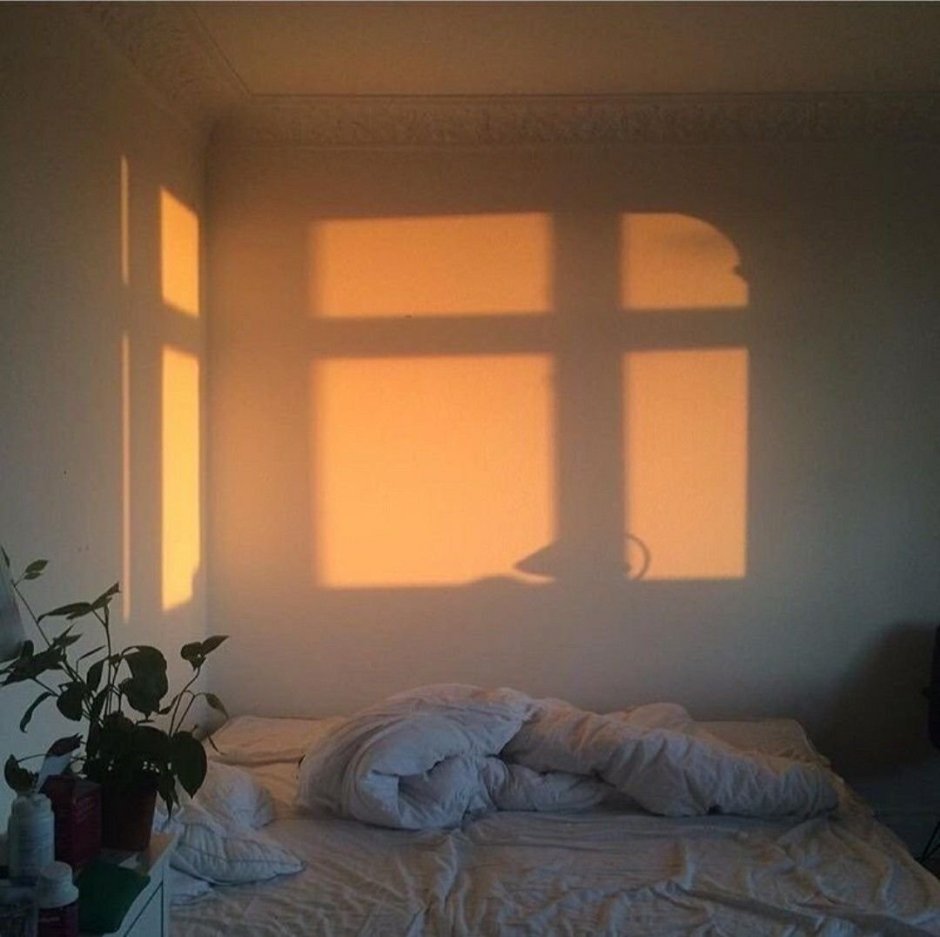 Белая комната с подсветкой