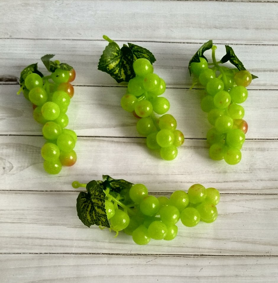 Гроздь винограда пластилин