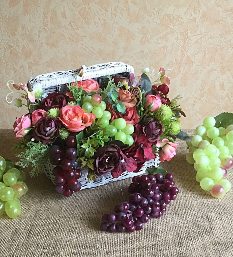 Композиция из виноградной лозы