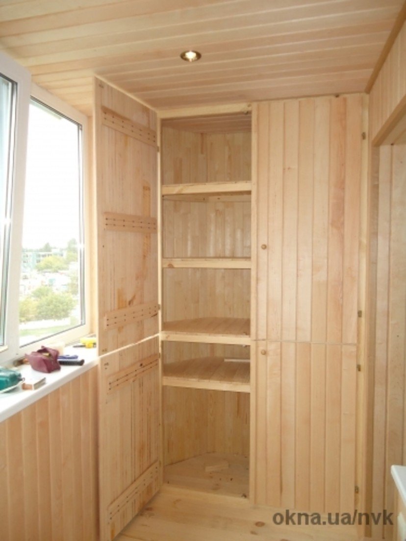 Шкаф на узкий балкон