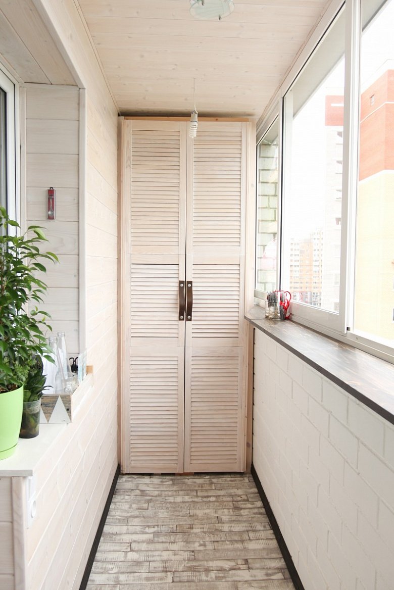 Шкаф на балкон из пластика