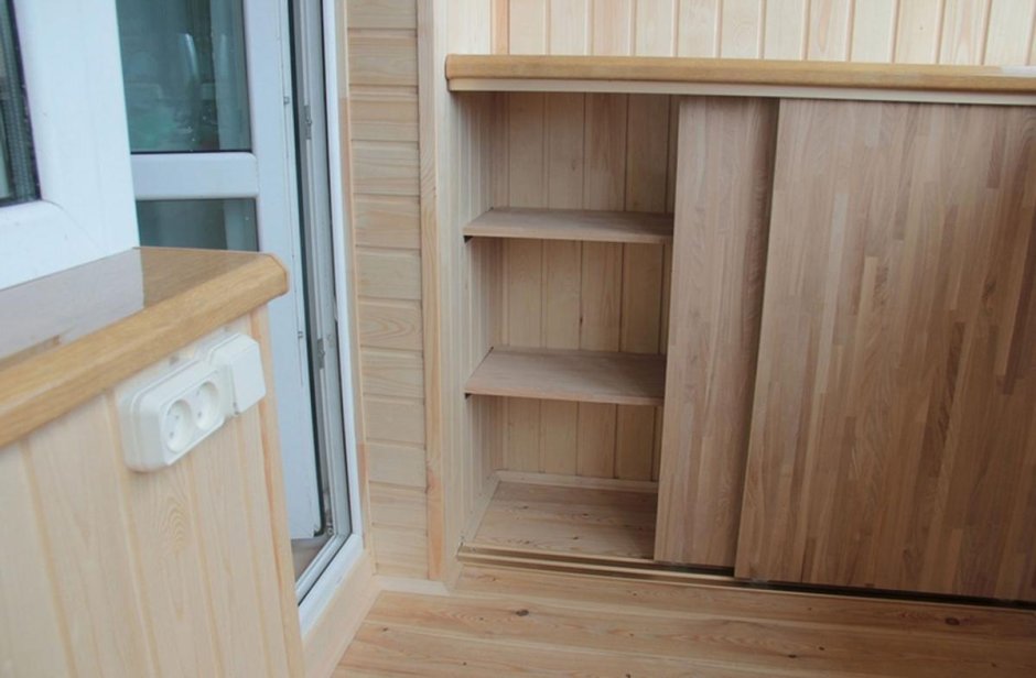 Шкаф из фанеры на балкон