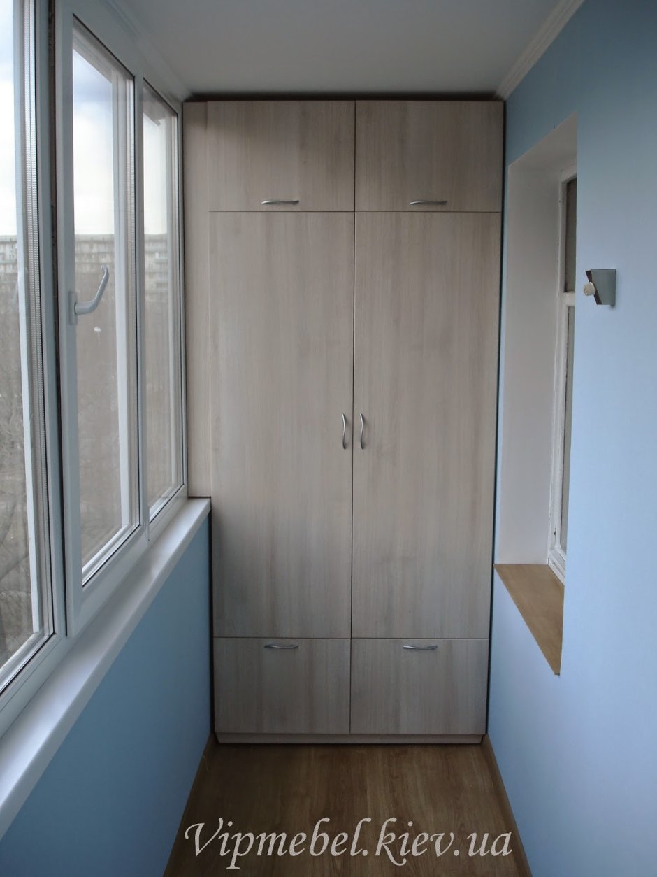 Встроенный шкаф на лоджии