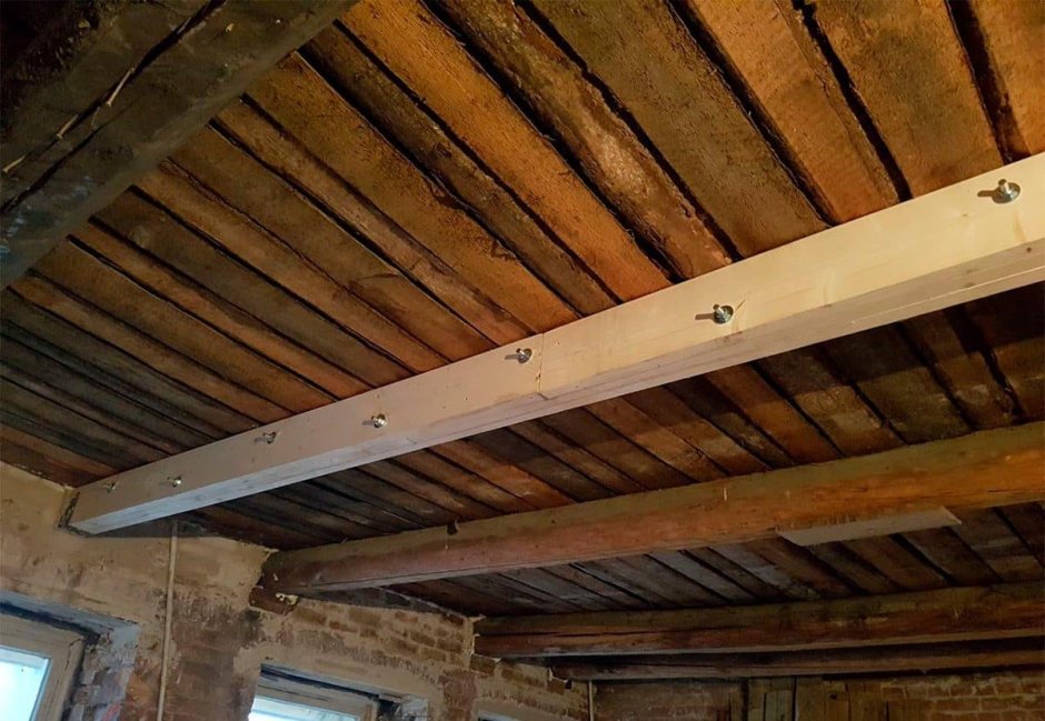 Подшивка деревянного потолка