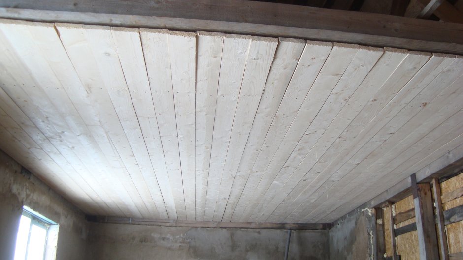 Черновой потолок в доме