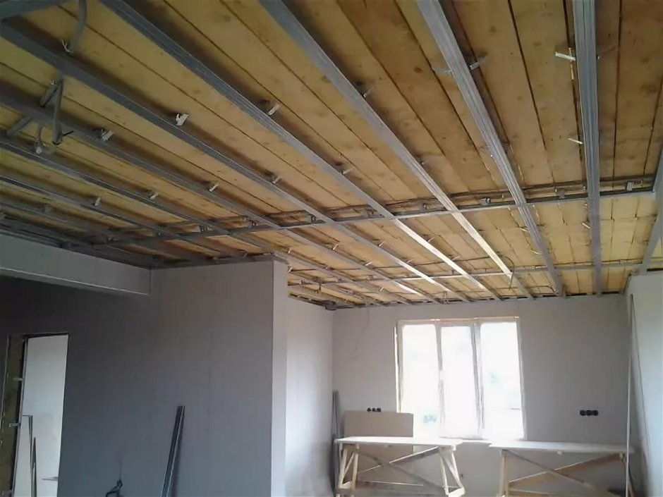 Потолок деревянный черновой