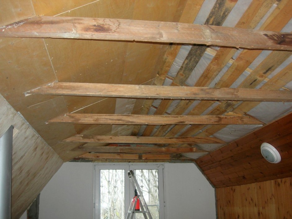 Подшивной потолок черновой по балкам