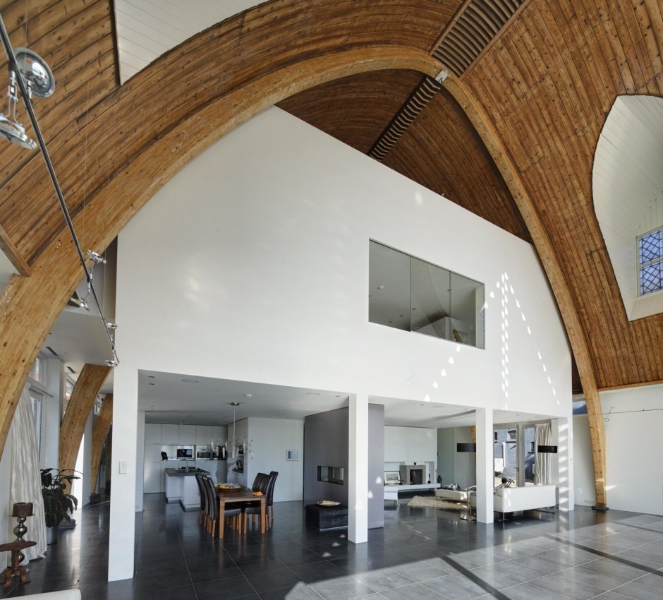 Сводчатый потолок в современном стиле