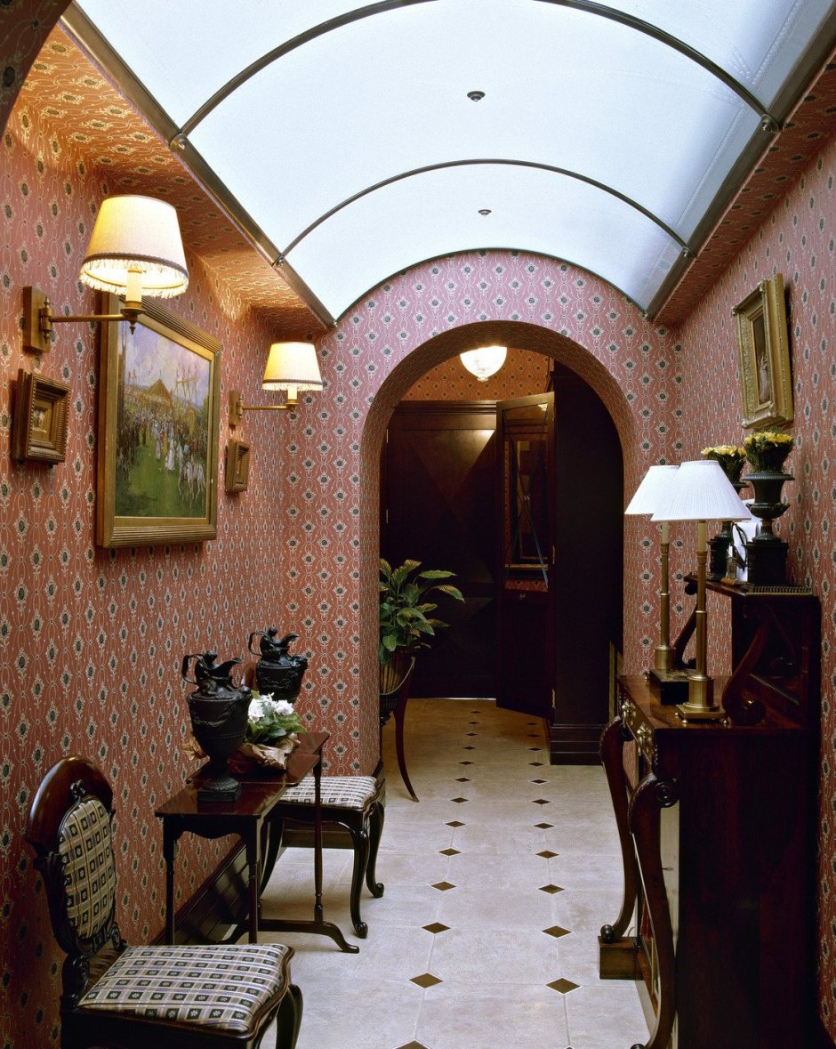 Сводчатые потолки в коридоре