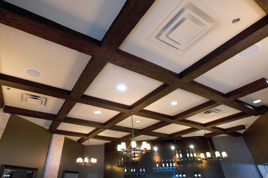 Потолок из полиуретановых балок