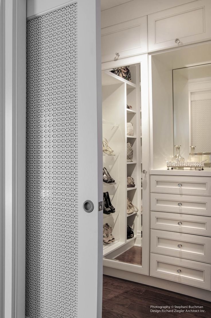 Двери в гардеробную комнату