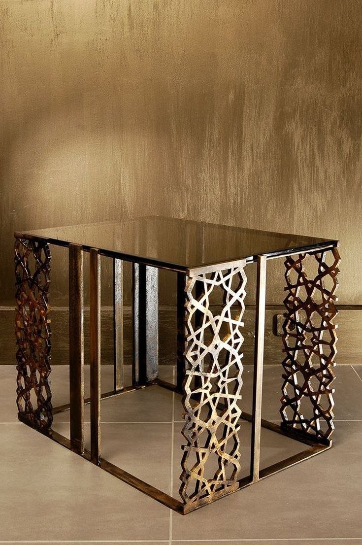 Необычные столы из металла