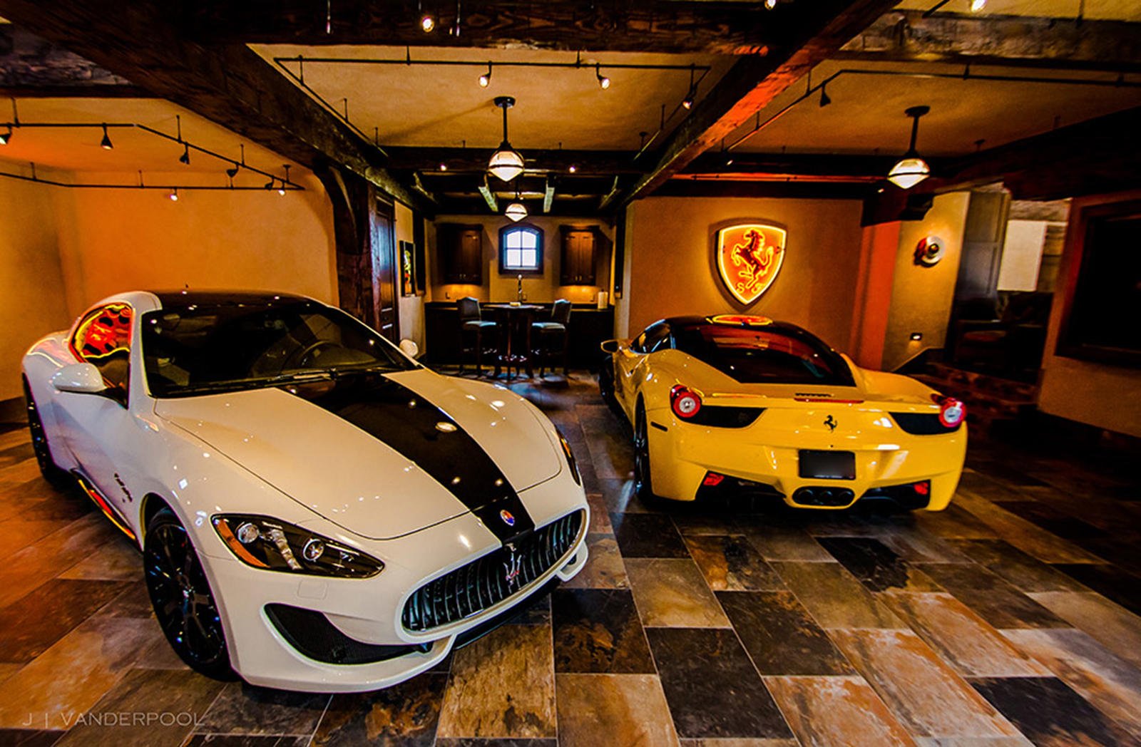 Машина хата. Красивый гараж. Феррари в гараже. Крутой гараж. Гараж суперкаров.