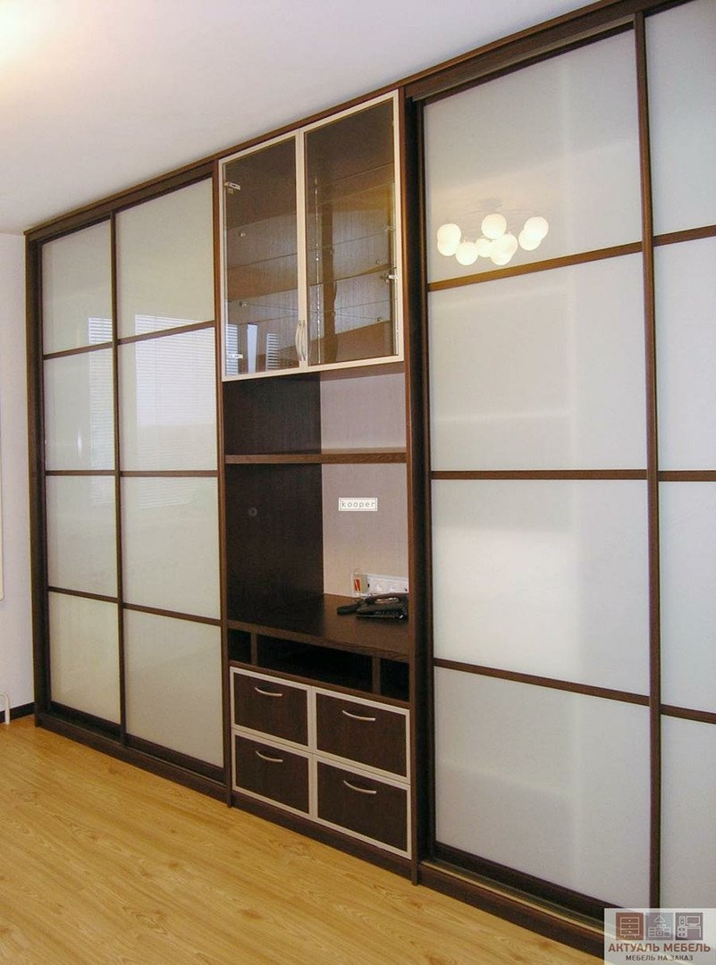 Стенка с угловым шкафом