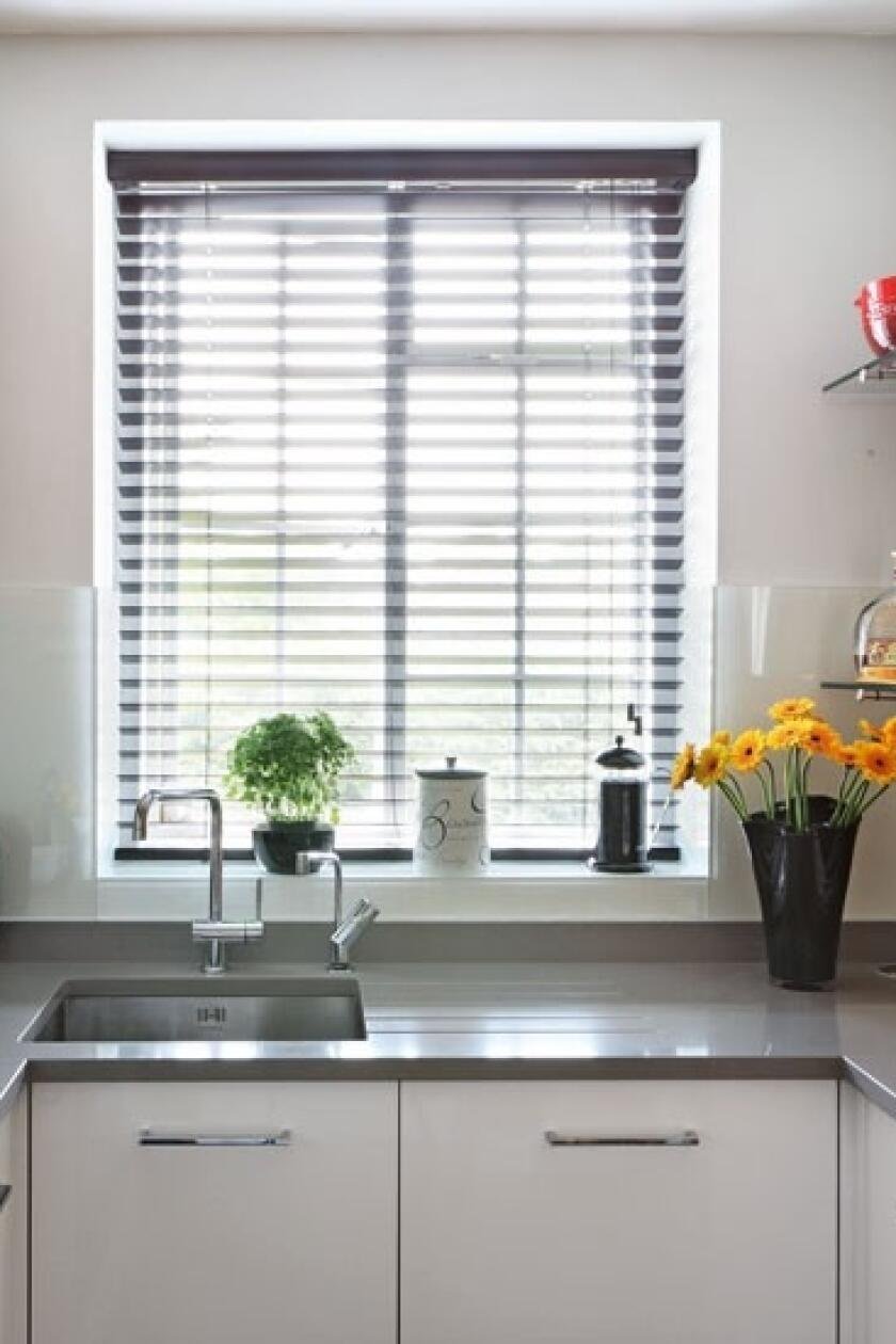 Маленькие кухни с окном