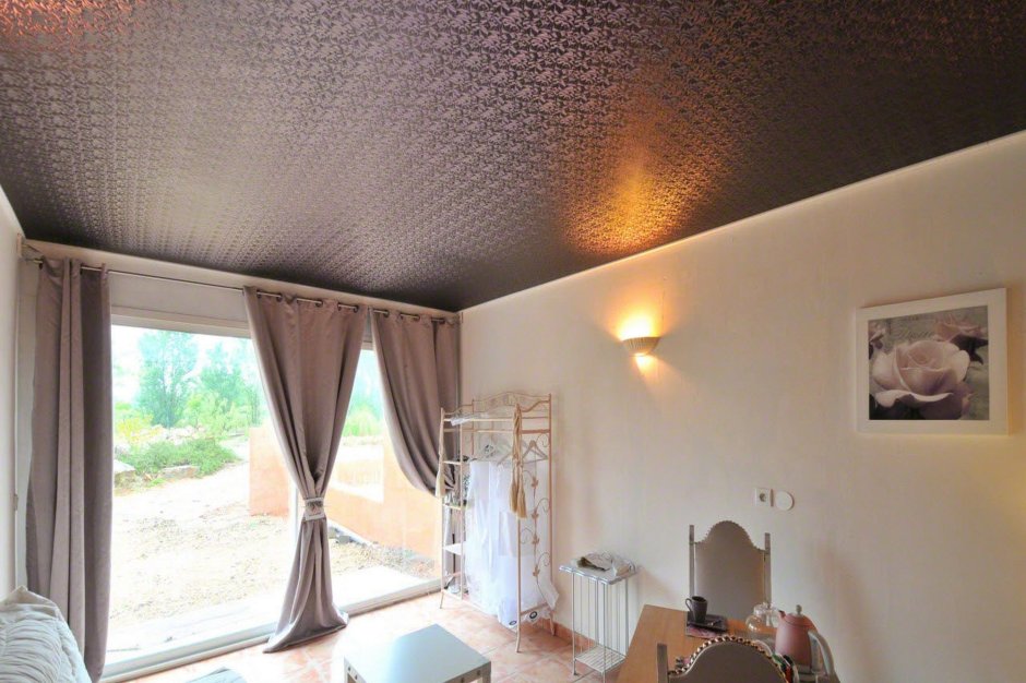 Фактурные натяжные потолки