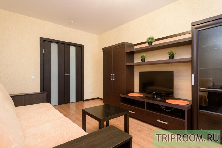 Стенка во всю стену для гостиной