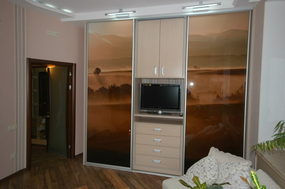 Шкаф с телевизором в спальню