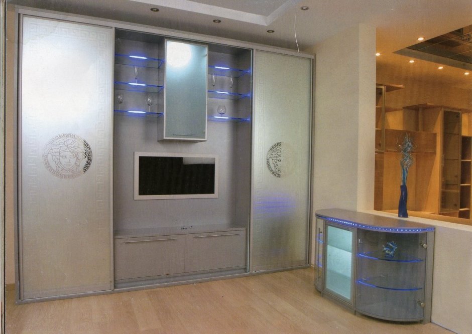 Шкаф со встроенным телевизором