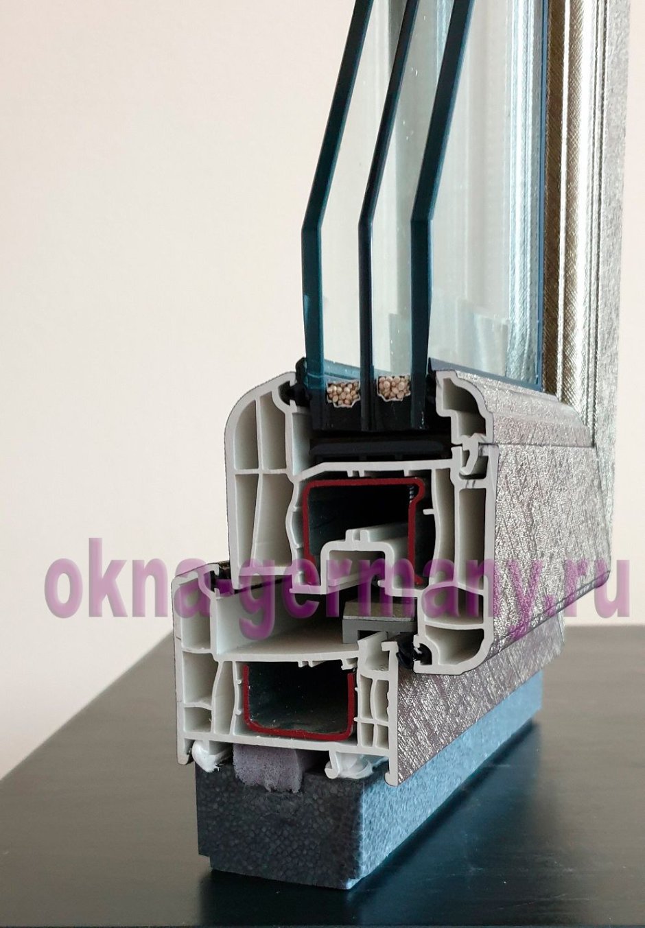 Теплый подставочный профиль узел