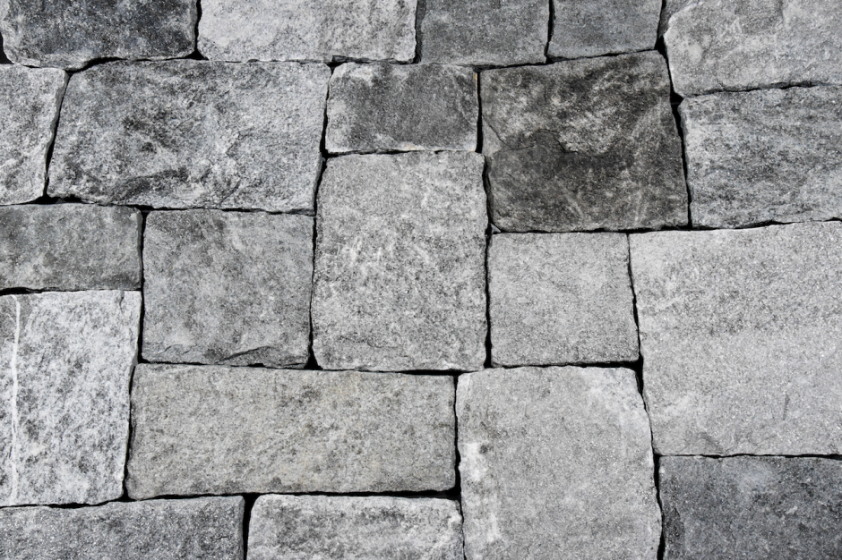 Серый натуральный камень