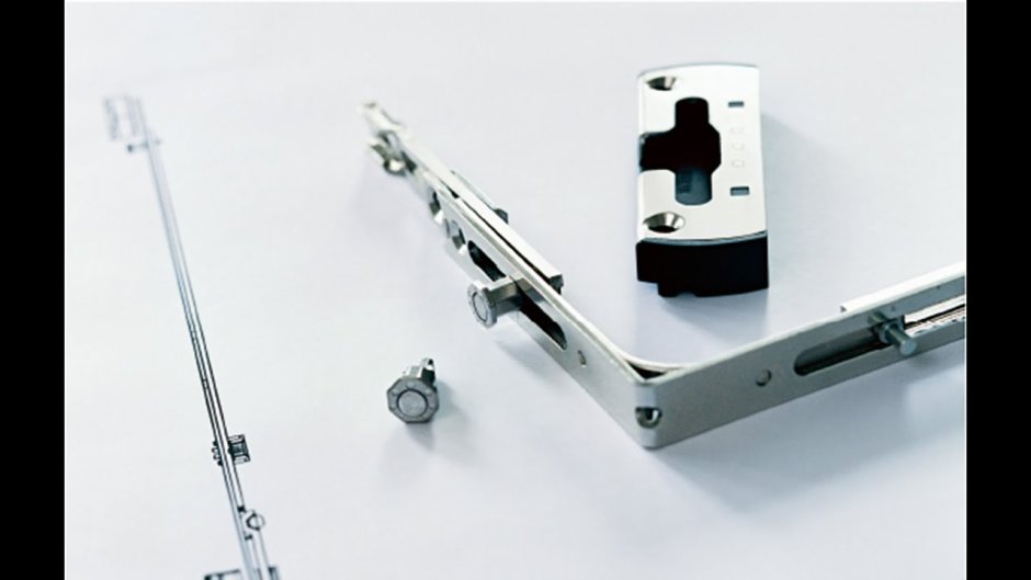 Фурнитура для пластиковых балконных дверей Рехау