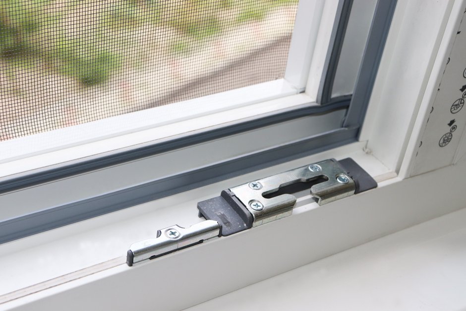 Комплект поворотно-откидной фурнитуры Ворне для пластикового окна