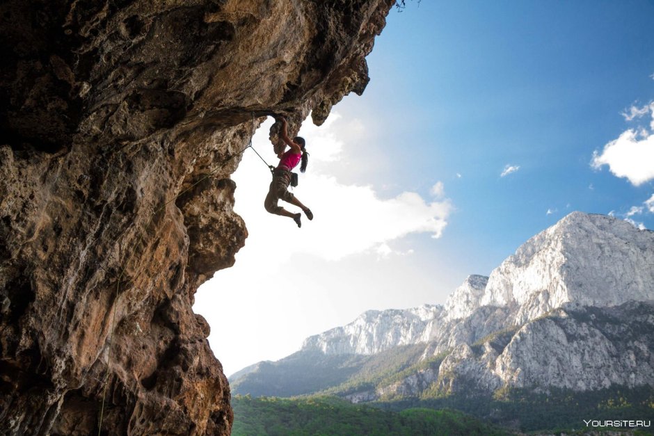 Гора и скалолаз