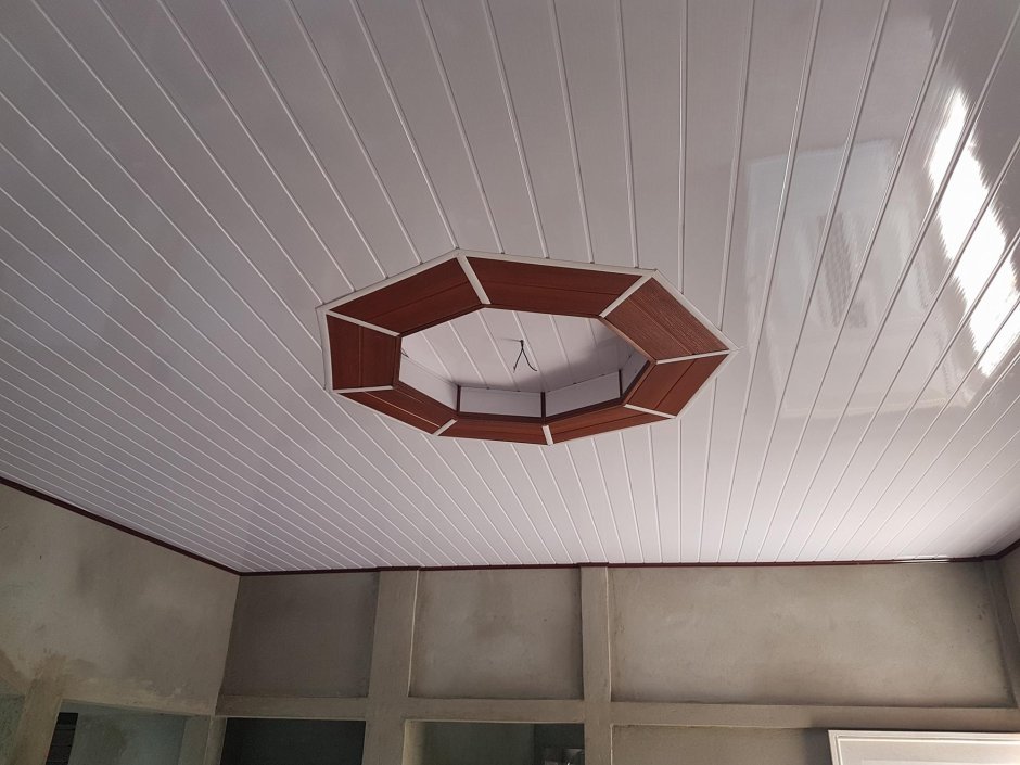 Пластмассовый потолок