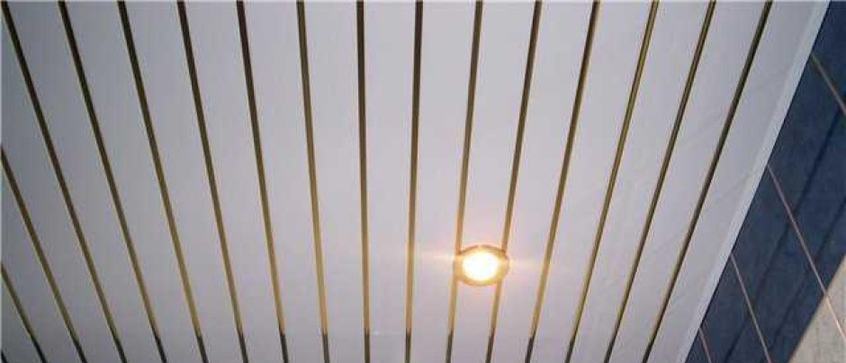 Потолок из панелей ПВХ