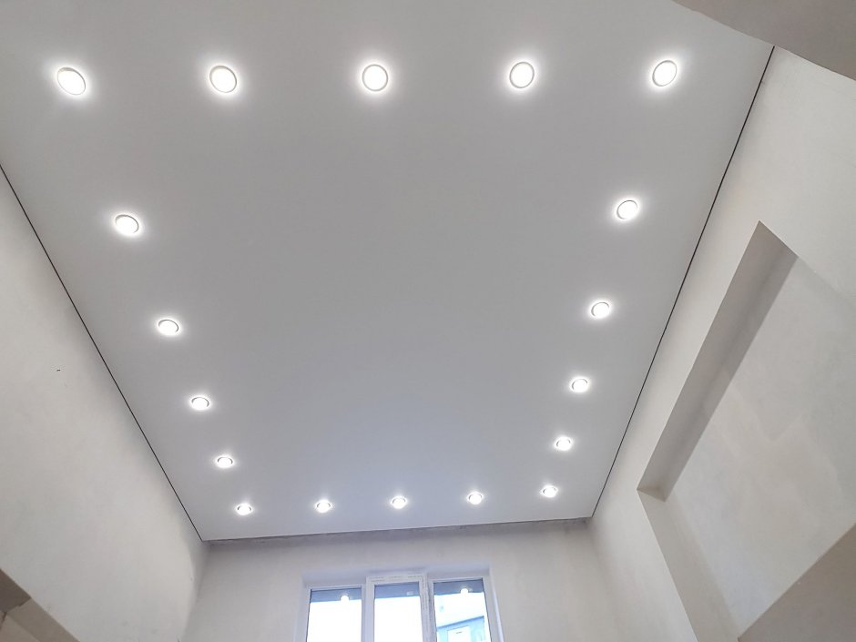 Точечные светильники для натяжных потолков