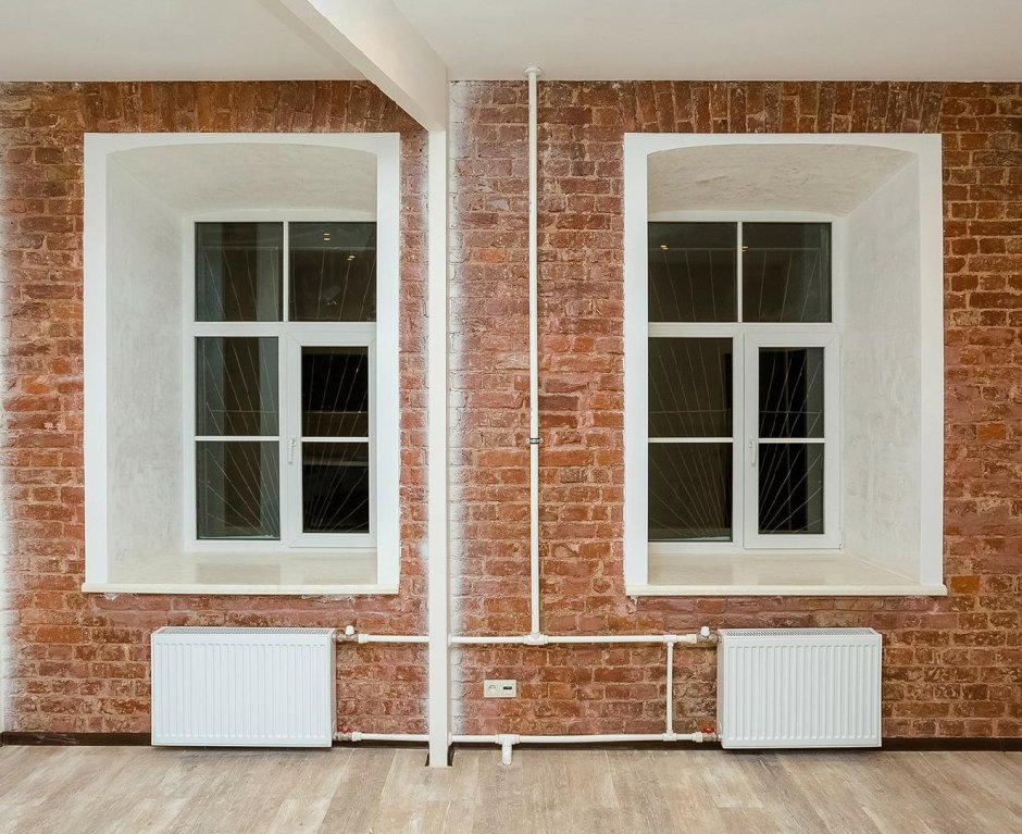 Откосы на кирпичной стене