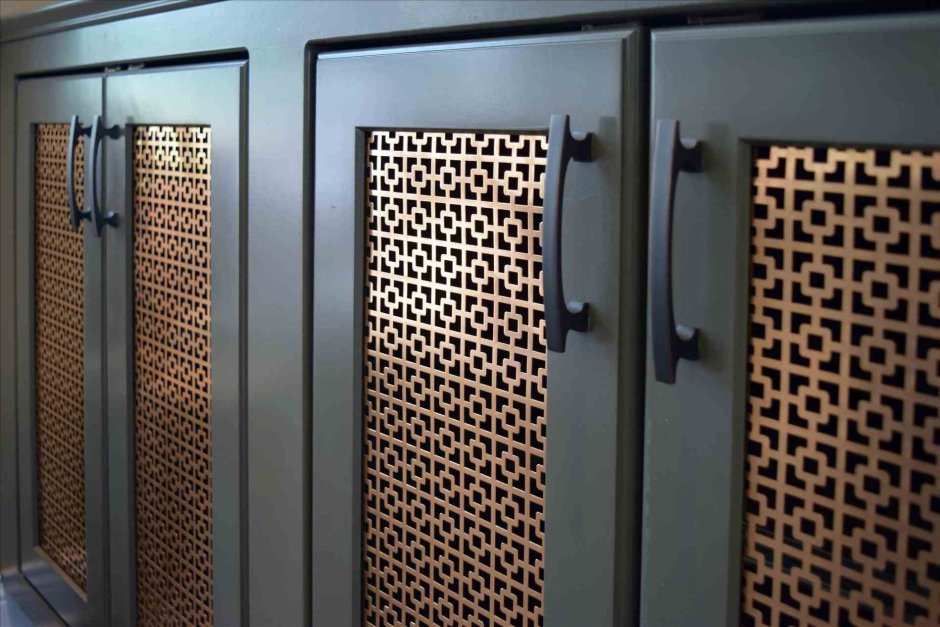 Перфорированная дверь для шкафа
