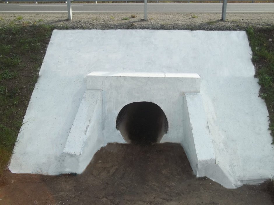 Входной оголовок водопропускной трубы