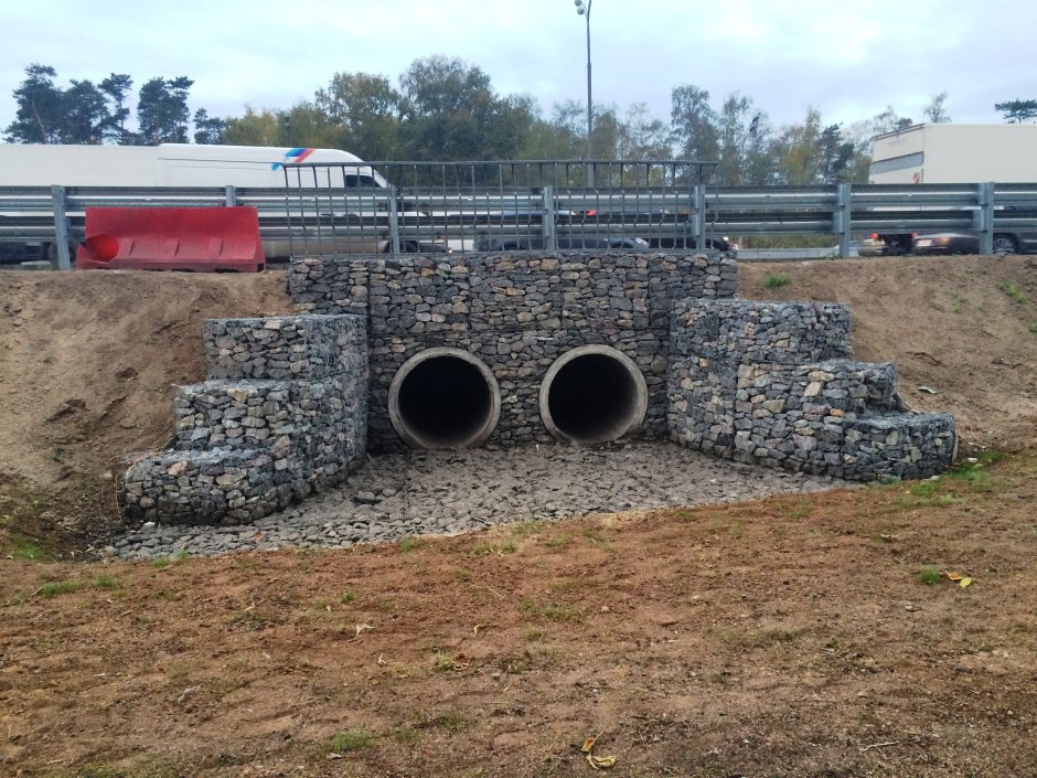Каменные водопропускные трубы под железной дорогой