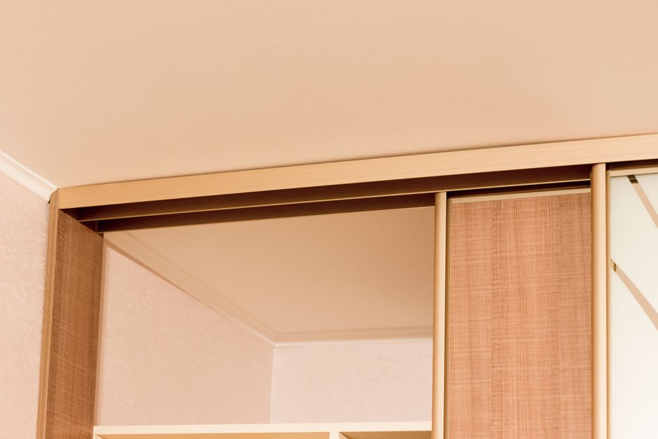 Декоративная планка для шкафа купе