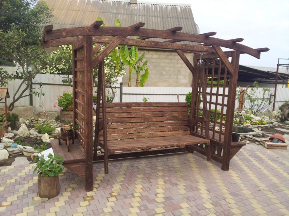 Беседка в деревенском стиле